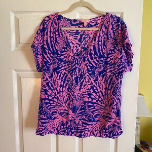 Lilly Pulitzer size L top in Rollin in the Grass